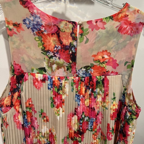 Romeo & Juliet Couture Multicolor Pleated Floral Sleeveless Dress Size L - Picture 9 of 14